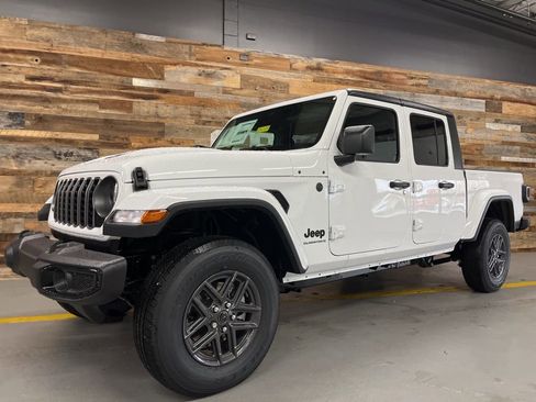 New 2026 Jeep Gladiator Sport AWD/4WD image 14