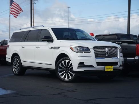 Used 2024 Lincoln Navigator L Reserve AWD/4WD image 2