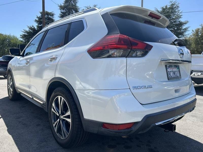 Used 2017 Nissan Rogue SL w/ SL Premium Package FWD image 5