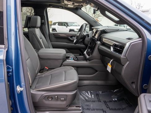 New 2026 GMC Yukon XL Elevation w/ Elevation Premium Package image 10