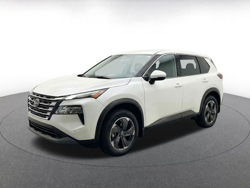 Used 2025 Nissan Rogue SV AWD/4WD image 3