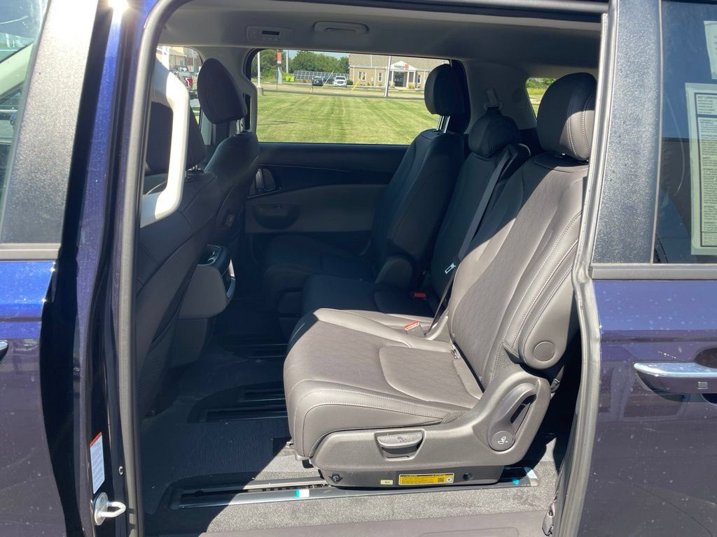 New 2027 Kia Carnival FWD image 10