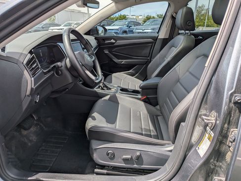 Used 2024 Volkswagen Jetta SE w/ Panoramic Sunroof Package FWD image 19