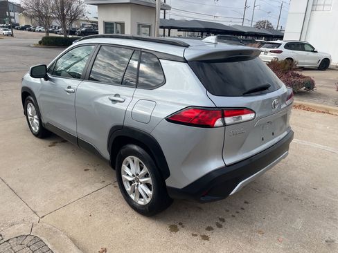 Used 2024 Toyota Corolla Cross LE image 7