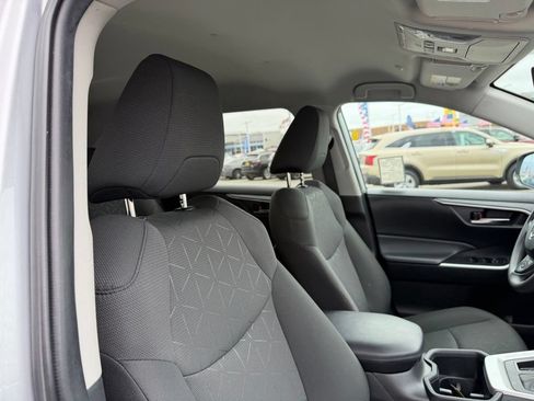 Used 2024 Toyota RAV4 XLE FWD image 21