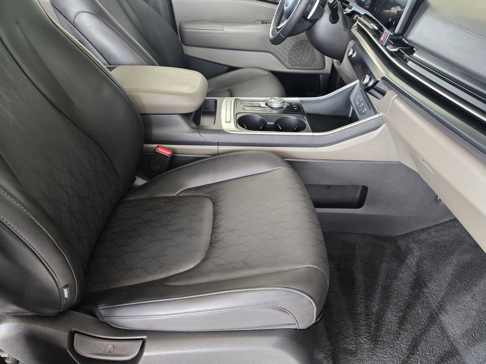 Used 2026 Kia Carnival LXS FWD image 13