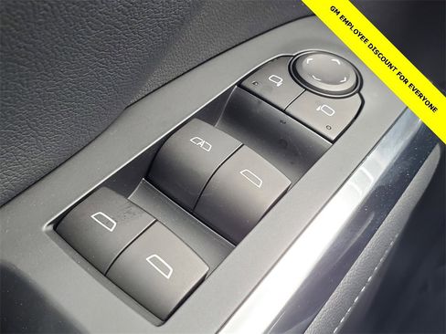 New 2025 Chevrolet Traverse LT w/ Driver Confidence Package image 16