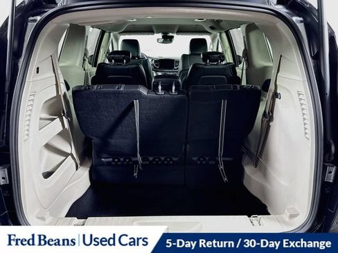 Used 2023 Chrysler Pacifica Touring-L FWD image 32