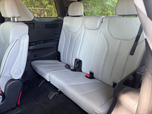Used 2025 Hyundai Palisade SEL FWD image 32