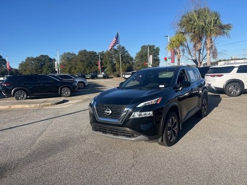 Used 2023 Nissan Rogue SV image 3