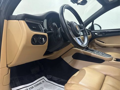 Used 2017 Porsche Macan AWD/4WD image 29
