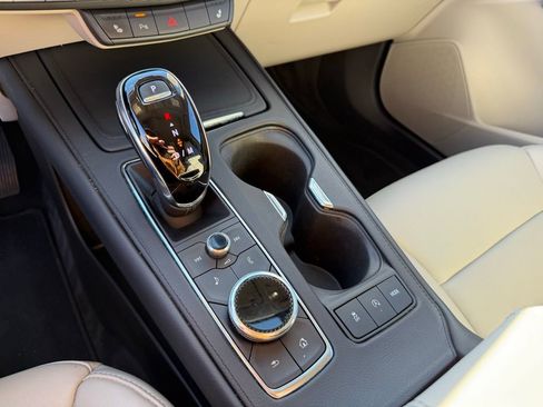 Used 2022 Cadillac XT4 Luxury w/ LPO, Onyx Lite Package image 32