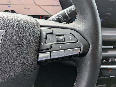 Used 2025 Cadillac XT4 Premium Luxury image 21