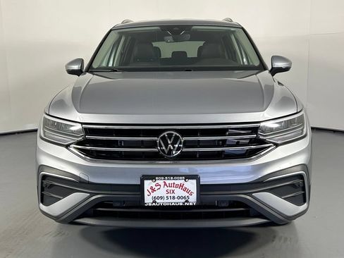 Used 2024 Volkswagen Tiguan SE AWD/4WD image 2