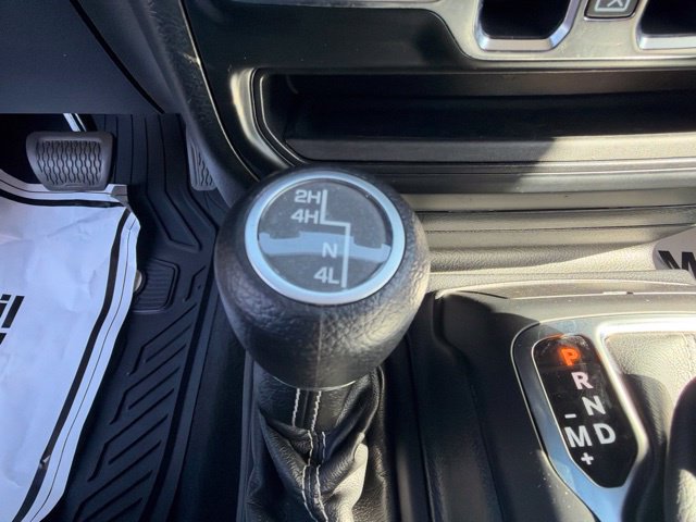 Used 2019 Jeep Wrangler Unlimited Sahara w/ Uconnect 4C Nav & Sound Group AWD/4WD image 24