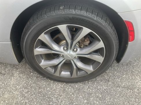 Used 2017 Chrysler Pacifica Limited image 26