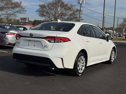 Used 2025 Toyota Corolla LE image 20