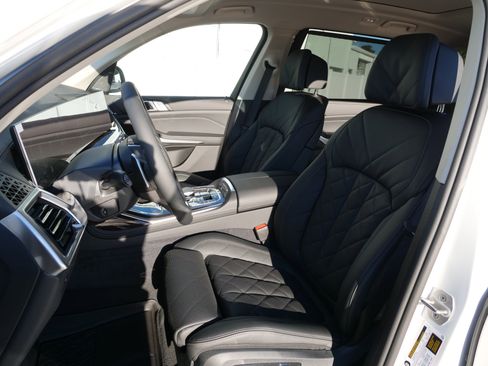 New 2026 BMW X7 xDrive40i w/ Premium Package image 16