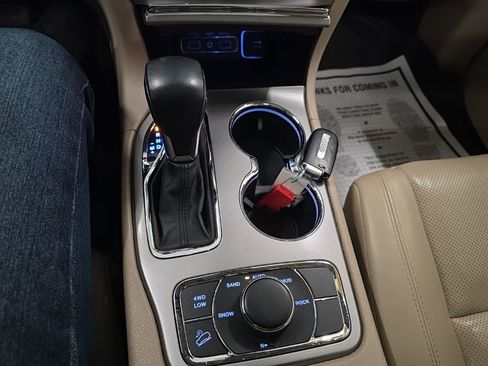 Used 2018 Jeep Grand Cherokee Limited w/ Luxury Group II image 19