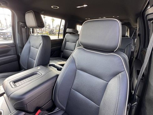 Used 2023 Chevrolet Suburban Premier image 20