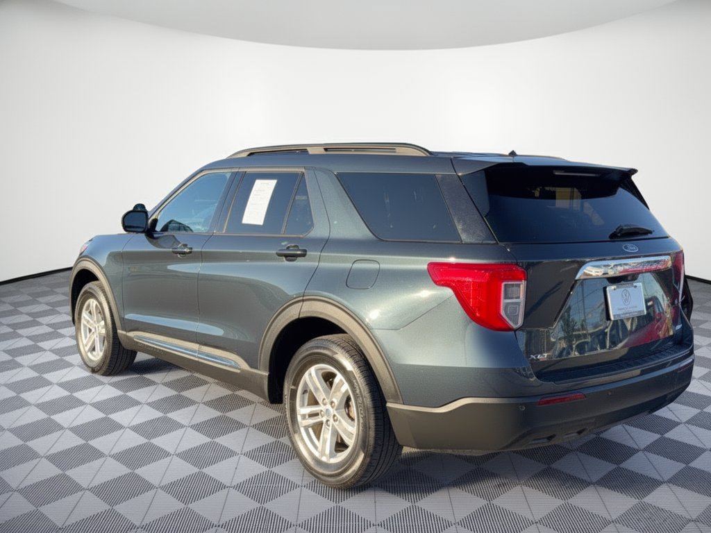 Used 2023 Ford Explorer XLT AWD/4WD image 3