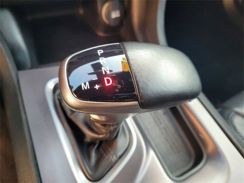 Used 2019 Dodge Charger SXT w/ Leather Interior Group image 21