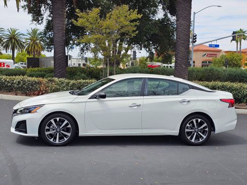 Used 2025 Nissan Altima 2.5 SV image 10