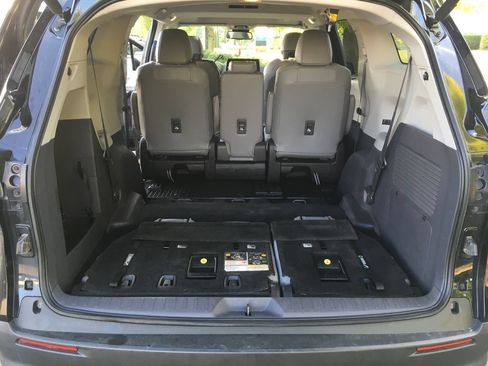 Used 2022 Toyota Sienna XLE FWD image 34