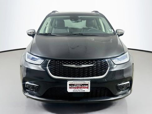Used 2023 Chrysler Pacifica Limited FWD image 2
