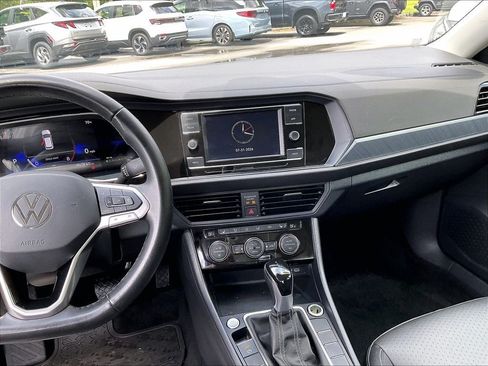 Used 2024 Volkswagen Jetta SE FWD image 18