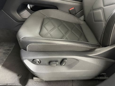 Used 2025 Volkswagen Atlas SE AWD/4WD image 12
