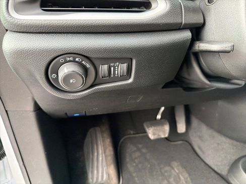 New 2026 Chrysler Pacifica Select image 20