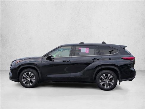 Used 2021 Toyota Highlander XLE image 8