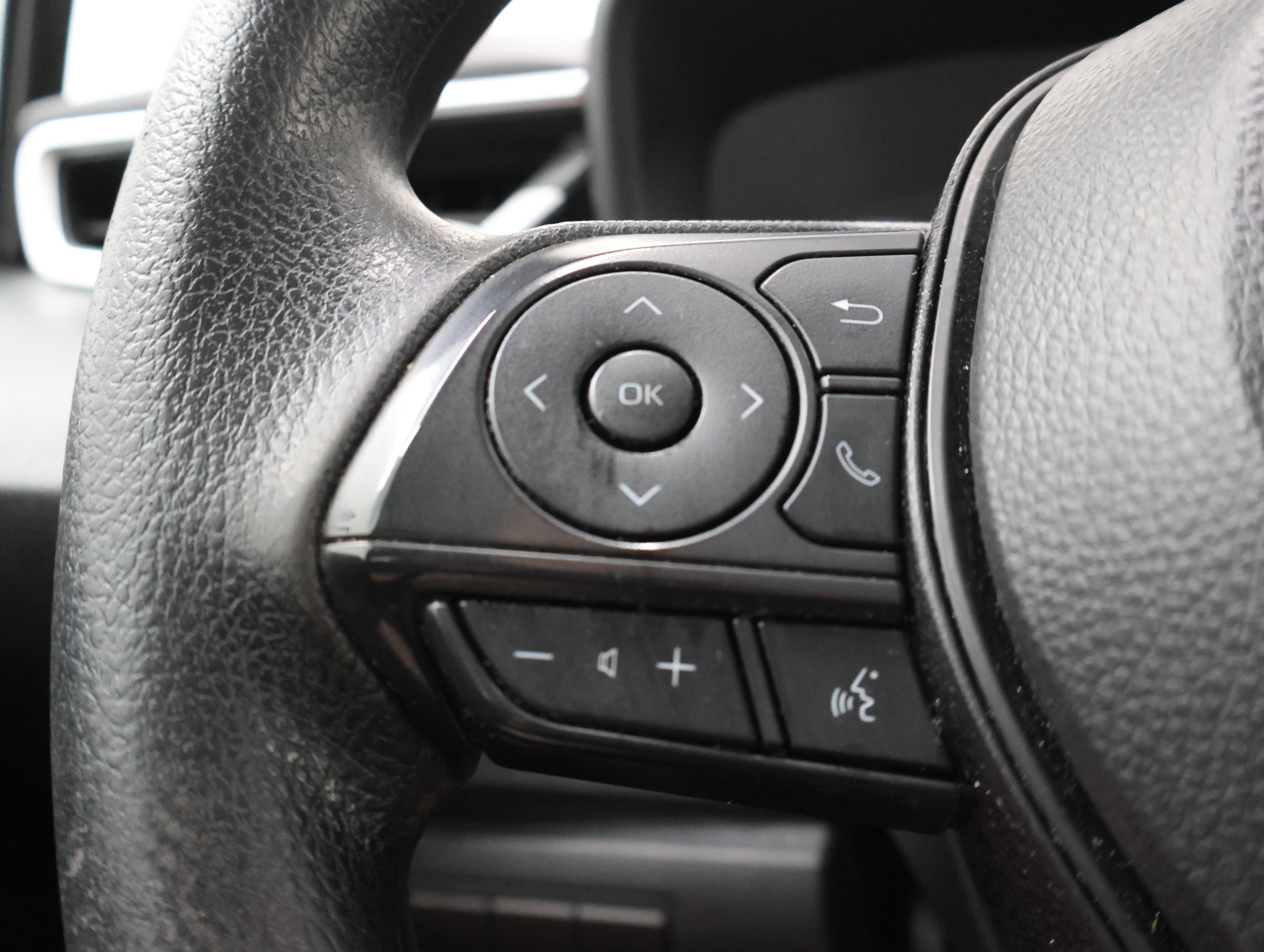 Used 2024 Toyota Corolla LE FWD image 14