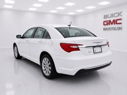 Used 2012 Chrysler 200 Touring FWD image 4