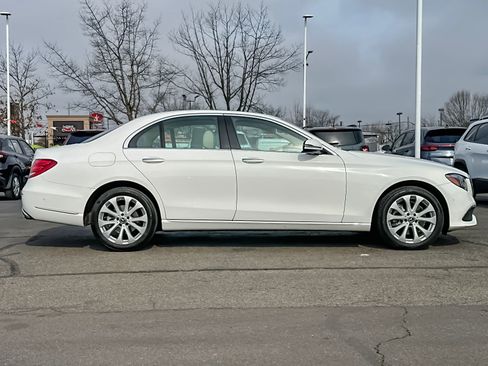 Used 2018 Mercedes-Benz E 300 4MATIC image 3