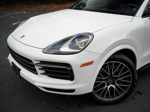 Used 2021 Porsche Cayenne S image 2