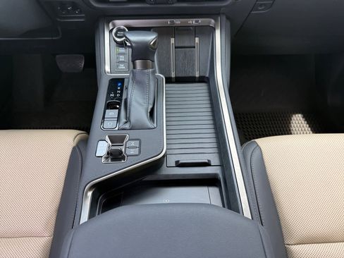 Used 2024 Lexus GX 550 AWD/4WD image 15