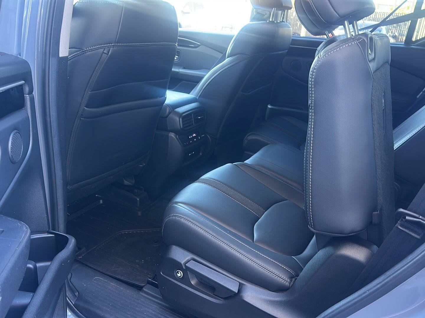 Used 2025 Honda Pilot Touring image 8