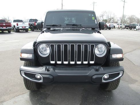 Used 2018 Jeep Wrangler Unlimited Sahara w/ Cold Weather Group image 10