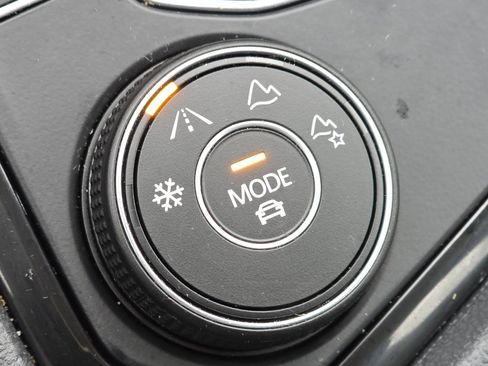 Used 2024 Volkswagen Taos S image 8