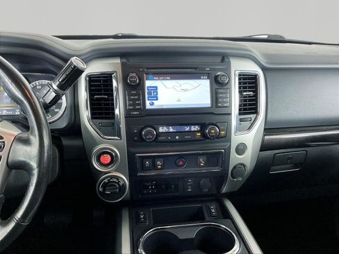 Used 2018 Nissan Titan SV w/ SV Convenience Package AWD/4WD image 11