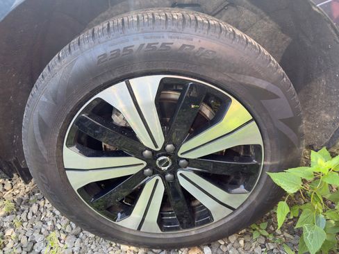 Certified 2024 Volvo XC60 T8 Plus w/ Climate Package image 9