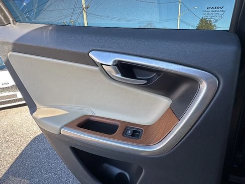 Used 2017 Volvo XC60 T5 Inscription w/ Preferred Option Package image 16