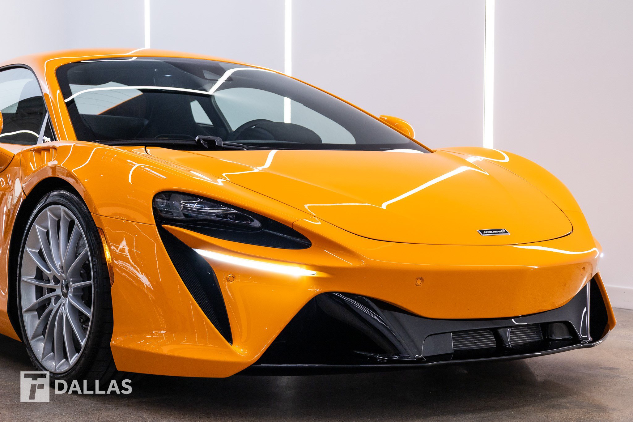 Used 2026 McLaren Artura RWD image 16