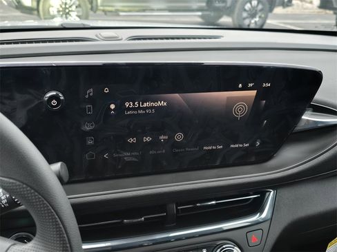 Certified 2025 Buick Envista Preferred image 18