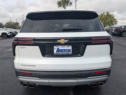 Used 2025 Chevrolet Traverse LT