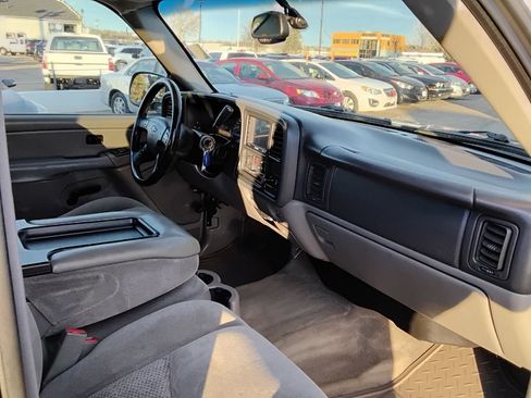 Used 2005 Chevrolet Avalanche LS w/ Avalanche South-West Package image 14