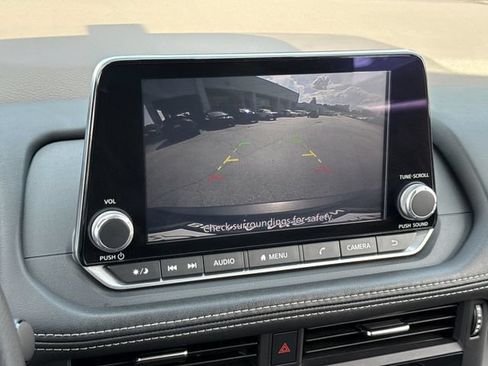 Used 2021 Nissan Rogue S FWD image 7