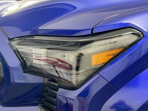 Used 2025 Toyota Tacoma TRD Sport image 11